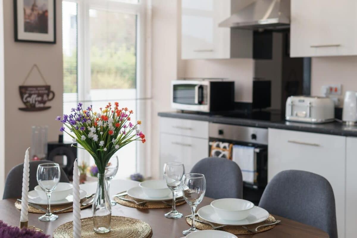 2 Bedroom Modern Apartment In Манчестер Экстерьер фото