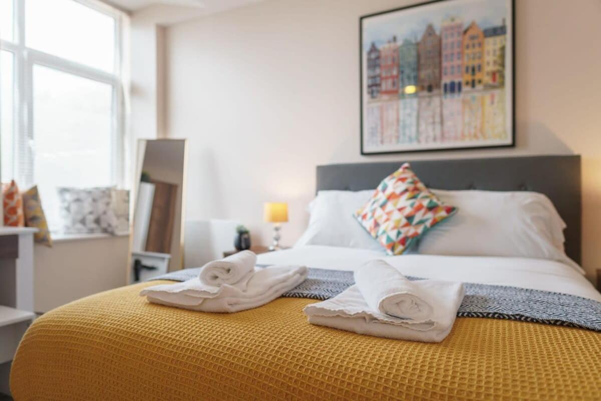 2 Bedroom Modern Apartment In Манчестер Экстерьер фото