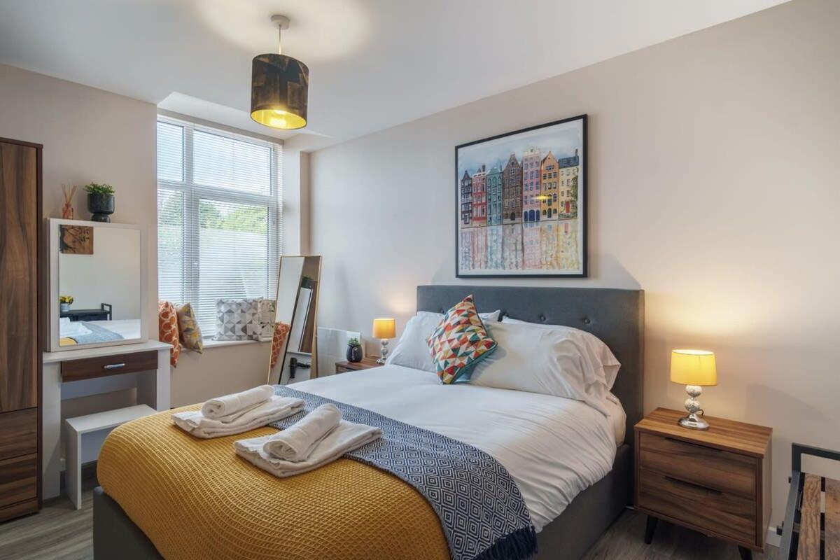 2 Bedroom Modern Apartment In Манчестер Экстерьер фото