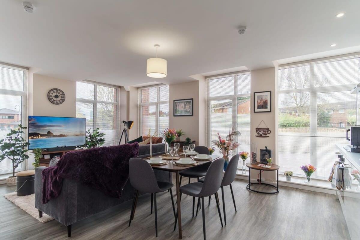 2 Bedroom Modern Apartment In Манчестер Экстерьер фото